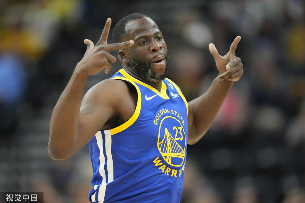 以压倒性的 以压倒性的